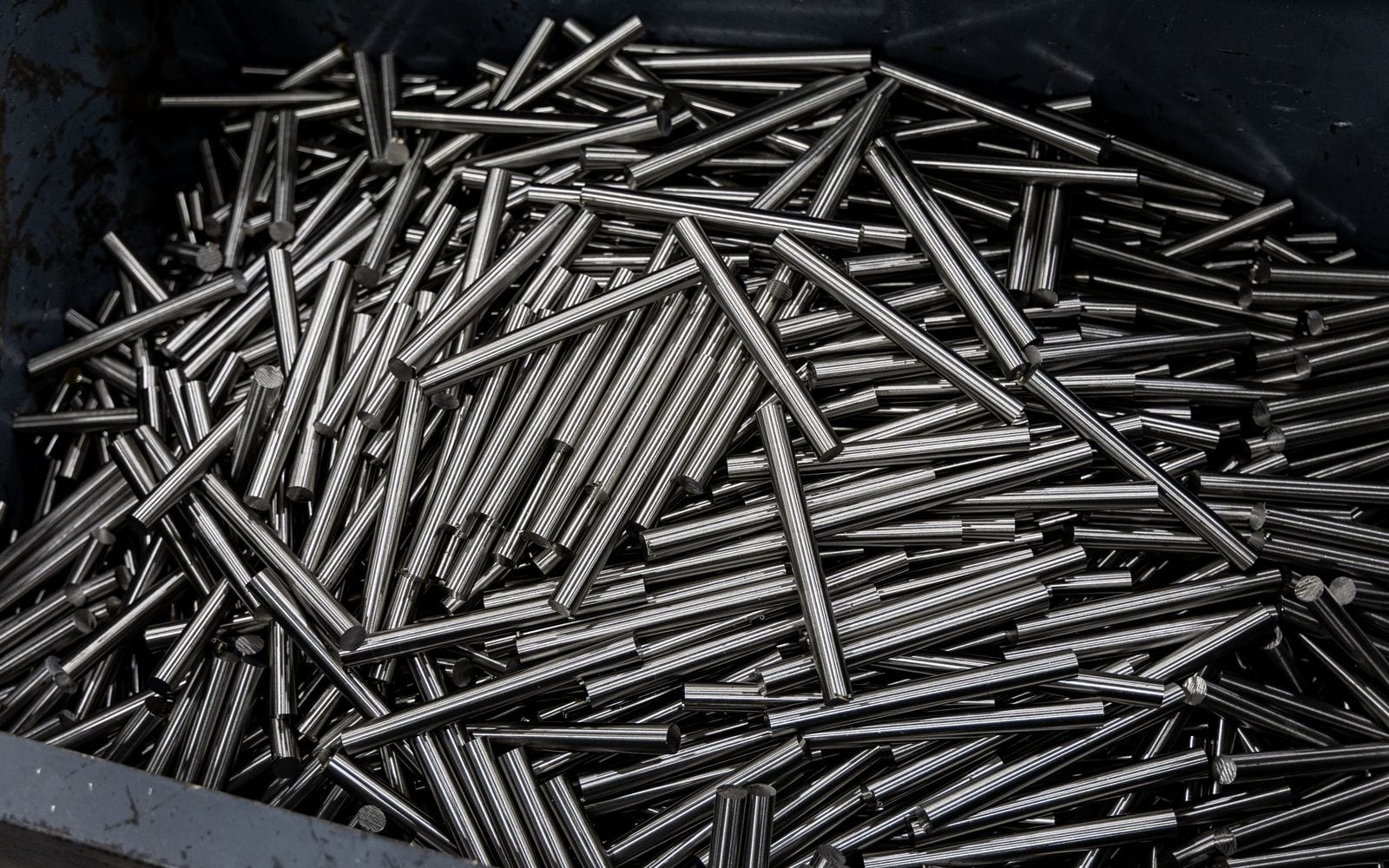 Blankgezogene Automatenstahl-Stangenabschnitte in einem Behälter